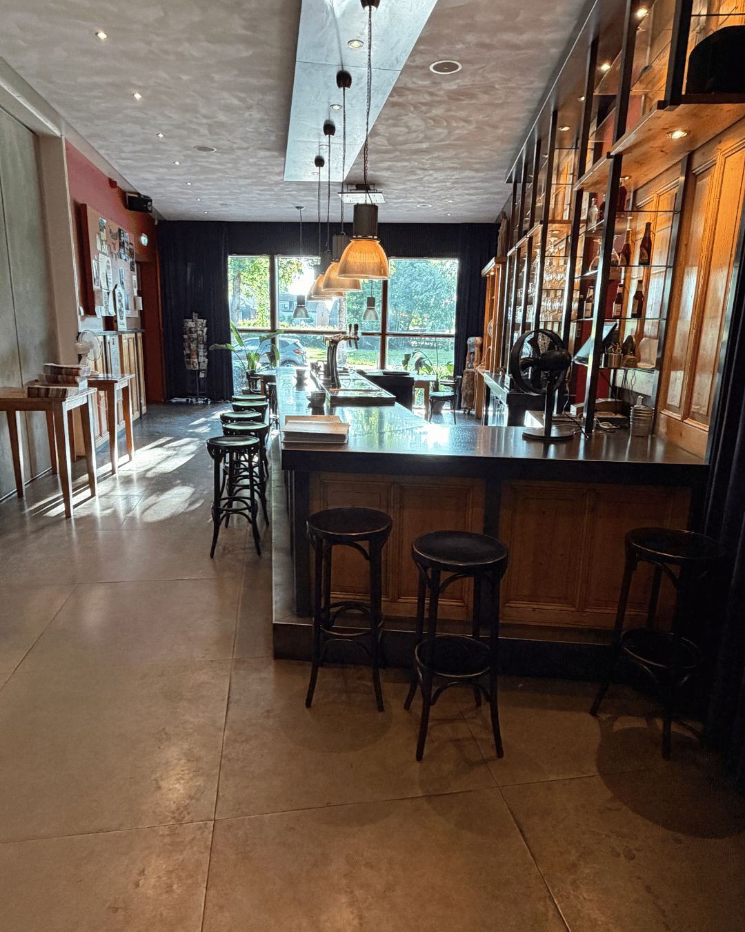 Sfeerbeeld van de bar in Dorpshuis Den Brink